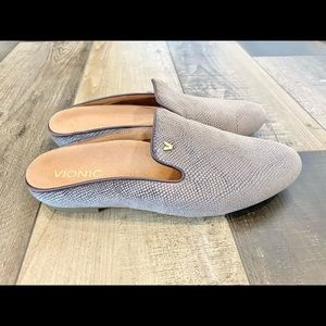 Like NEW Vionic Gray/Purple Velvet Carnegie Mules
